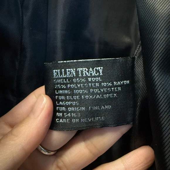 Elegant Black Fur-Trimmed Women's Coat - Picture 8 of 8